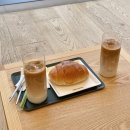 메드포맨(주) | 포스톤즈 삼청 주말 방문 삼청동 최애 카페 통창뷰 대형 카페