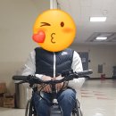 휠체어 타는 사람들 이미지