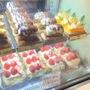 케이크는 매일 먹어도 맛있어 | [부산 전포 카페-힙피] 생딸기수건케이크 두바이초코케이크 크림파이 내돈내산 솔직후기