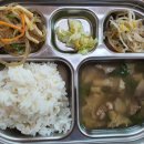 9월22일 화요일 점심- 현미밥, 버섯전골, 어물부추잡채, 숙주나물, 배추김치, 복숭아 이미지