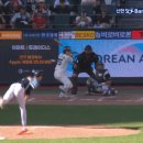 KBO)타자의 머리를 맞추는 포수의 2루 송구.gif 이미지