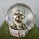 해골 장식품 워터볼 스노우볼 skull waterball 이미지