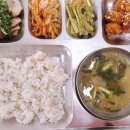 [jtbc 뉴스 ]"채소는 20g-＞15g으로, 튀김 대신 구이로"…고물가에 급식 바뀐다 이미지