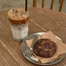 카페스테어스 | 강남역 신논현역 분위기 좋은 조용한 카페 겟썸커피 다운스테어스