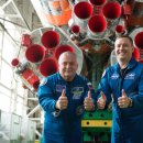 Soyuz 승압기는 로프트 2 인승 승무원 발사대로 이동 이미지