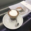 커피 추출의 비밀: 핸드드립 과정 이미지