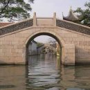 물위의 도시 이미지