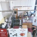 이화그로서리 | [강원, 동해시] 라테와 소금 식빵 맛집! 어달리 방파제 뷰가 멋진 대형 베이커리 카페, 브릭베이커스 동해