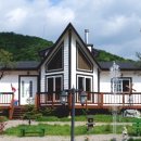 강변의 수채화 이미지