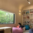 무너지는집 조형물 이미지