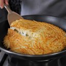 "부침가루 아니다.." 감자채전에 '이것' 섞으면 치즈 피자처럼 쭉 늘어나요 이미지