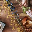 꽃을주는사람 이미지