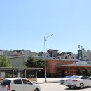 엘크루 버스정류장 앞 이미지