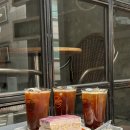 커피씨 - 강남구 논현로16길 30 | 해방촌 카페 씨슬러커피 후기｜우베 티라미수 + 아이스 아메리카노(분위기 맛집)