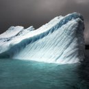 ‘Melting Away,’ Camille Seaman’s photographs of fragile Artic icebergs 이미지