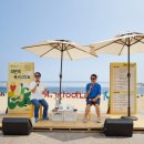 바닷가에서 이미지