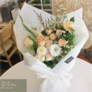 65,000원 화이트 포장 꽃다발- 서울 경기 인천 무료배송 꽃배달서비스 이미지