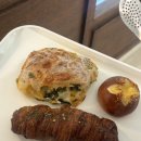 august bakery(어거스트베이커리) | 신중동 프레첼이 맛있는 빵집 겸 카페 <어거스트 베이커리> 나의 최애 빵집🥨🥐🥯🍞🥖