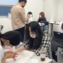 손끝에서 피어나는 네일아트 이미지