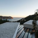 바다 위 언덕 이미지