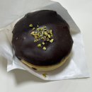 던킨도너츠 앞 | 던킨도너츠 두바이 스타일 초콜릿 도넛 먹어본 후기