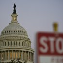 Shutdown Outflows a Reminder of Dangers Lurking in Money Funds-wsj 10/23 :단기운용자금시장(Money-Markek-Fund) 월가 금융,자본시장의 역할과 개혁 배경 이미지