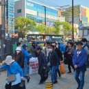 성남 모란시장 장날에 현근택 변호사, 잼잼 자원봉사단, 잼딸들과 서명운동 이미지