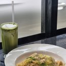 클래식&포크기타(실용) | 대전 도안동 분위기 좋은 브런치카페 "인아웃" 우베라떼 후기