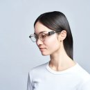 손을 쓰지 않고 pc 조작이 가능하게. 안경에 부착하는 '4그램'이 인생을 바꾸다. 이미지