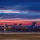 C-5는 20년 더, C-17은 50년 더 비행할 것. 이미지