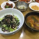 피크클라이밍 추천 맛집_새진주집_회비빔밥 또는 육회비빔밥. 더불어 나오는 선지국 이미지