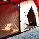 초원 숲속 야영장 이미지