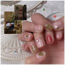 손끝에서 피어나는 네일아트 이미지