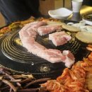 시골멧돌순두부솥뚜껑 | 다양한 반찬이 매력적이고 솥뚜껑에 구워먹는 안양 삼겹살 맛집 김솥삼 솔직 후기