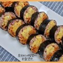 매콤하게 볶은 어묵과 달걀 지단을 넣고 돌돌 말아 먹은 매운어묵 김밥 이미지