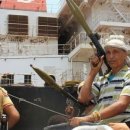 후티 반군 선박 공격 후 보험 위험 보험료 인상 이미지