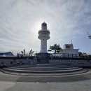 바다와하얀등대 이미지