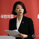 3주만에 또 &#39;정치인 테러&#39;…혐오정치 악순환 끝낼 수 있을까 이미지