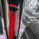커스텀게라지 | BMW X6 xDrive40i M Sport 실내 반전 튜닝, 화이트&블랙에 퍼포먼스 레드 컬러 안전벨트 더하기