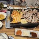 돈벼락김치삼겹살 이미지