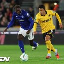 '황희찬 선발로 68분' 울버햄튼, EFL컵서 에버튼 2-0 제압...4라운드 진출 성공 이미지