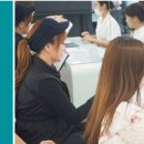 네일아트 손길 이미지