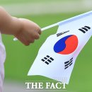 '제77주년 광복절' 소중한 광복의 의미 되새기는 시민들 [TF사진관] 이미지