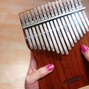 작은 엄지 피아노 칼림바 이미지