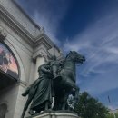 자연사박물관 정문 앞 이미지