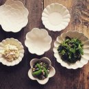 감성으로 채우는 플라워 홈 스타일링 | 화사한 봄 식탁 꽃접시로 꾸미기 집들이, 홈카페 플라워플레이트로 완성 | 모드니하우스