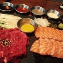 육회랑 연어랑 이미지