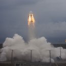 SpaceX는 크루 (Crew) 드래곤 테스트 사고의 범인으로 새는 밸브를 지적했다. 이미지