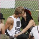 보는 사람을 외롭게 만드는 달달터지는 사랑스러운 할리우드 커플 Vanessa Hudgens & Austin Butler(약간 엄빠주의) 이미지