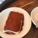 세월산장 | 🏚️ 연남동 속 숨겨진 보물, 맥코이 연남 본점: 나무 향 가득한 산장 카페 리얼 후기